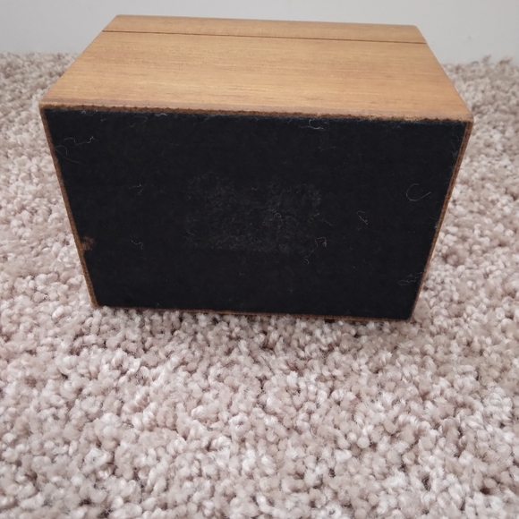 💥 CLOSET CLOSING SALE 💥 Genuine walnut wood recipe box - Picture 9 of 9